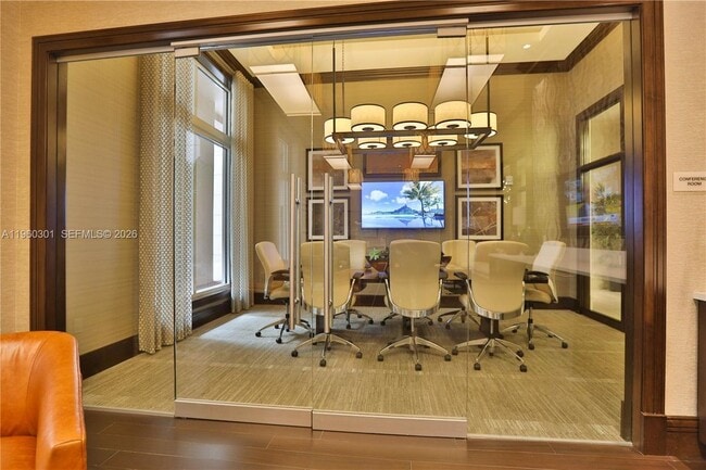 2000 Salzedo St in Coral Gables, FL - Foto de edificio - Building Photo