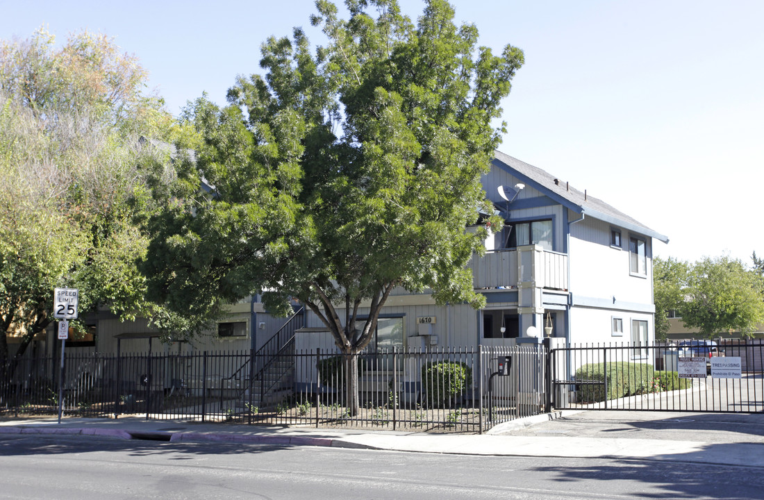 1670 Detroit Ave in Concord, CA - Foto de edificio