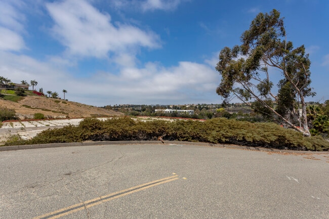 Aviara West Apartments in Carlsbad, CA - Foto de edificio - Building Photo