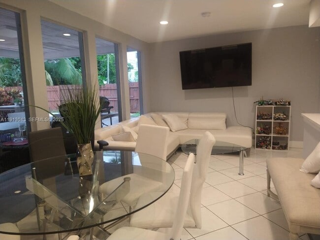 5317 Harrison St in Hollywood, FL - Building Photo - Building Photo