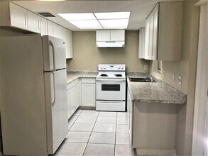 136 W Cedarwood Cir in Kissimmee, FL - Building Photo - Building Photo