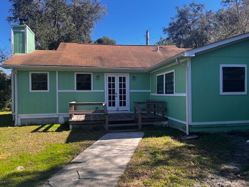 31 Methodist Ln in Crawfordville, FL - Building Photo