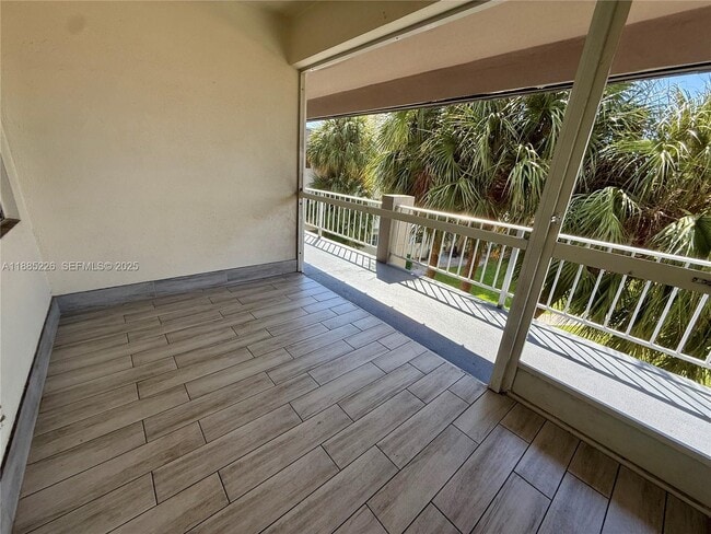 250 Layne Blvd in Hallandale Beach, FL - Building Photo - Building Photo