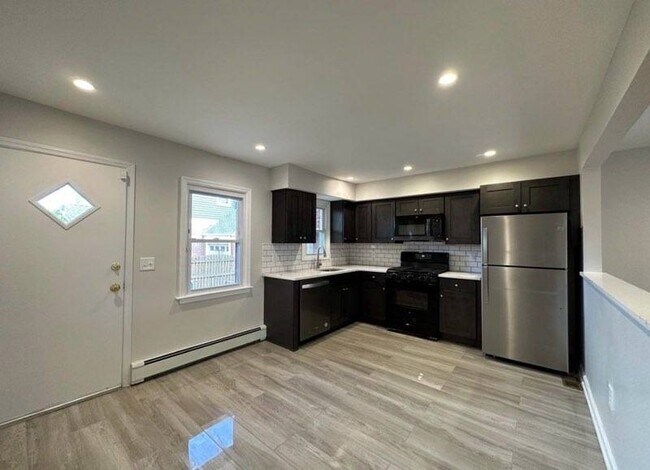 32 Hazel St-Unit -#1 in Clifton, NJ - Building Photo - Building Photo