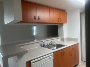 816 NW 11th St, Unit 1002 in Miami, FL - Building Photo - Building Photo