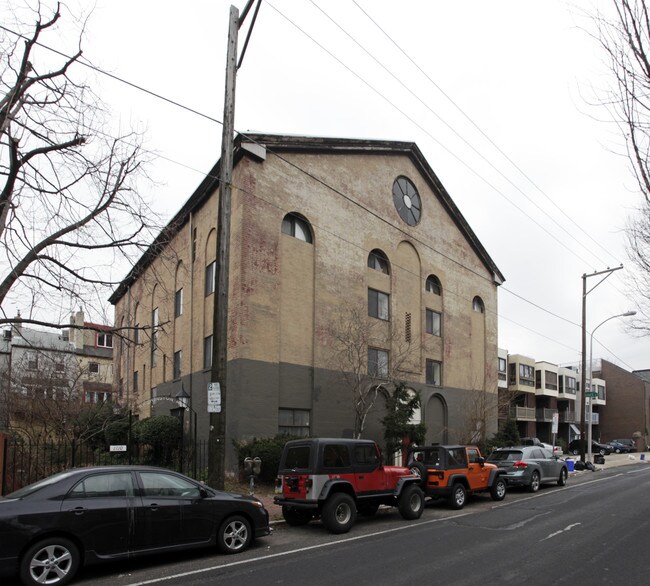 Washington Mews Apartments in Philadelphia, PA - Building Photo - Building Photo