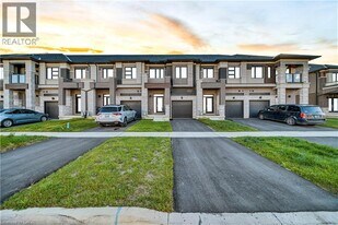 28 Dennis Ave in Brantford, ON - Building Photo