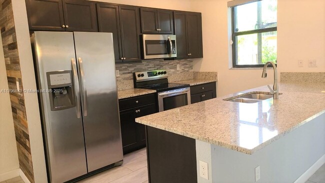 1545 SW 28th St in Fort Lauderdale, FL - Building Photo - Building Photo