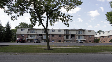 Bon Aire Apartments in Merrillville, IN - Foto de edificio - Building Photo