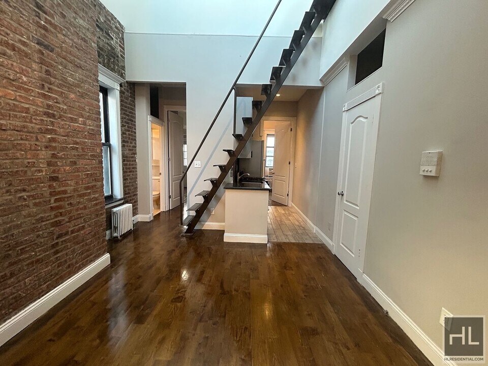 East 18th Street in New York, NY - Building Photo