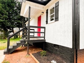 113 Carey Ave in Greer, SC - Foto de edificio - Building Photo