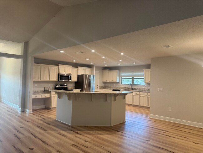 2018 Broad St in Crestview, FL - Building Photo - Building Photo