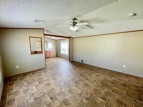 400 NW 12th St in Andrews, TX - Foto de edificio - Building Photo