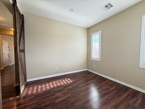 9172 Domina Royal St in Las Vegas, NV - Building Photo - Building Photo