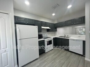 2320 Lake Woodberry Cir in Brandon, FL - Building Photo - Building Photo