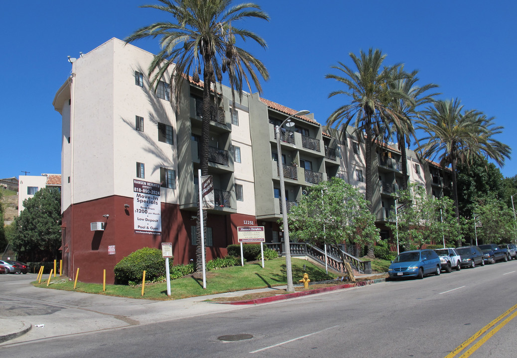 Hansen Heights in Pacoima, CA - Building Photo