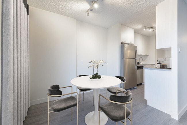 Ermineskin Place in Edmonton, AB - Building Photo - Building Photo