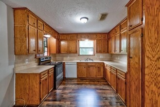 528 27th St in Woodville, TX - Building Photo - Building Photo