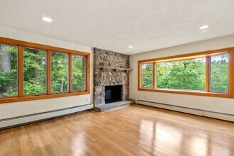 494 North Ave, Unit 1 in Weston, MA - Foto de edificio - Building Photo