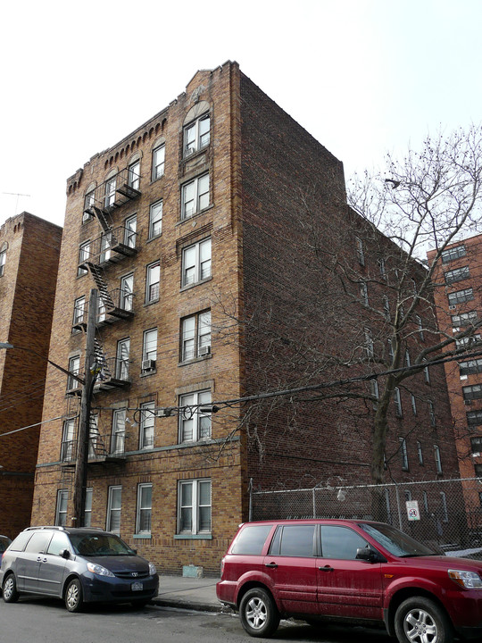 735 Bryant Ave in Bronx, NY - Foto de edificio