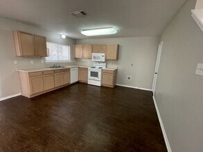 730 Pinafore St in San Antonio, TX - Building Photo - Building Photo