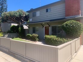 2404 Curtis Ave, Unit 2 in Redondo Beach, CA - Building Photo