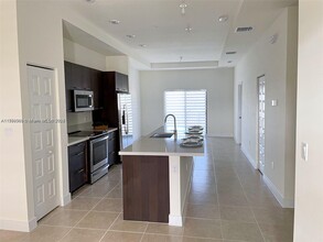 8151 NW 104th Ave in Doral, FL - Building Photo - Building Photo