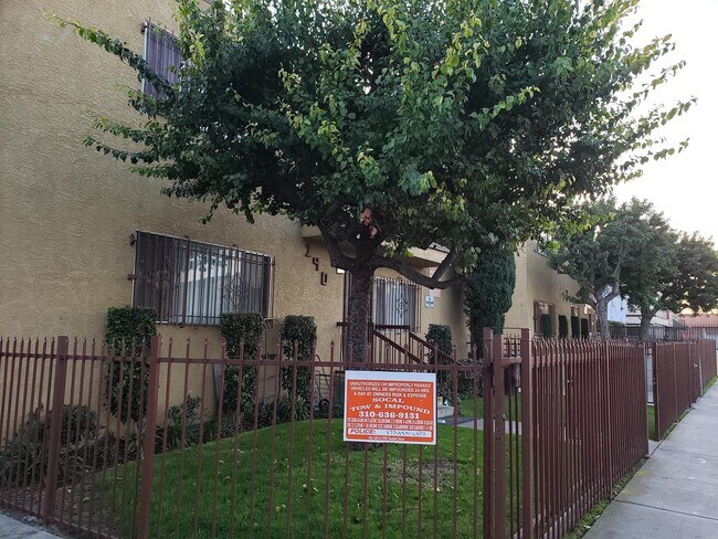 140 E 120th St in Los Angeles, CA - Foto de edificio - Building Photo