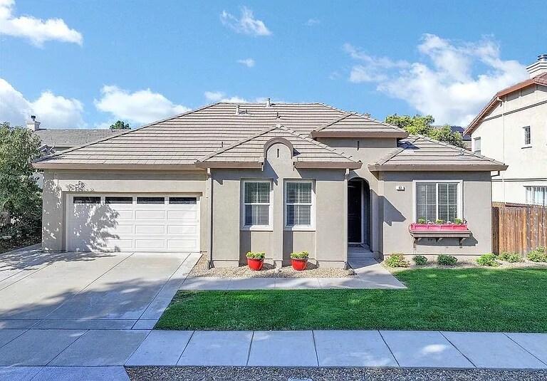 63 Guise Way in Brentwood, CA - Building Photo