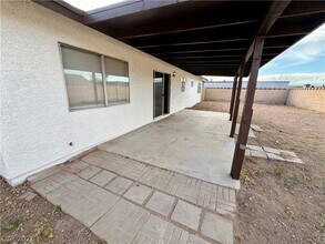 525 Close Ave in Henderson, NV - Building Photo - Building Photo