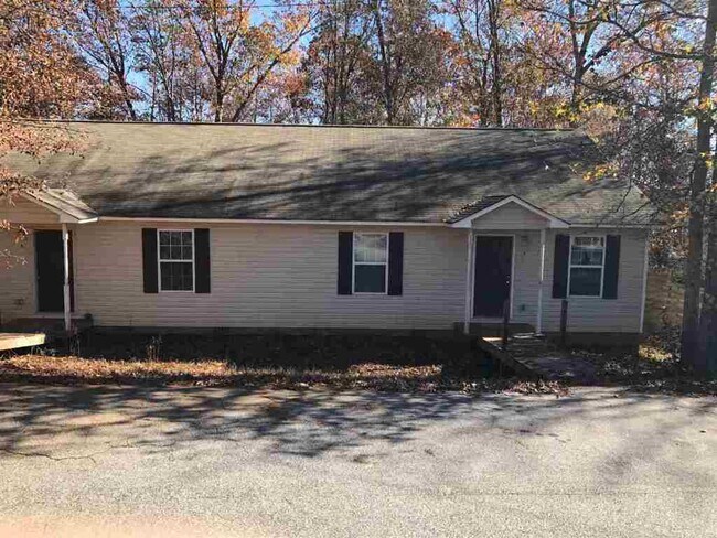 16017b S Radio Station Rd in Seneca, SC - Building Photo - Building Photo