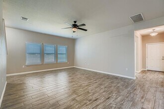 8800 Sikes Way in Austin, TX - Building Photo - Building Photo