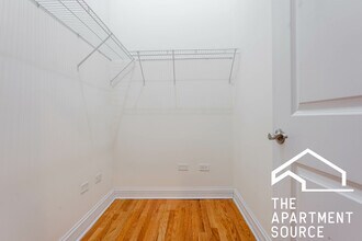 3338 N Sheffield Ave, Unit 3 in Chicago, IL - Building Photo - Building Photo