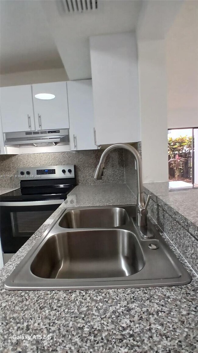 9419 Fontainebleau Blvd in Miami, FL - Building Photo - Building Photo