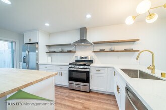 2479 Caminito Ocean Cove in Encinitas, CA - Building Photo - Building Photo