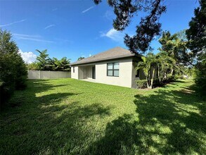 981 Bee Branch Ct in Palm Harbor, FL - Building Photo - Building Photo