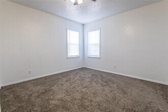 324 S Lester St in Elk City, OK - Building Photo - Building Photo