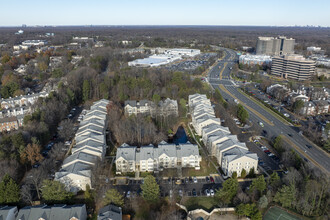 Fairfield House in Fairfax, VA - Foto de edificio - Building Photo