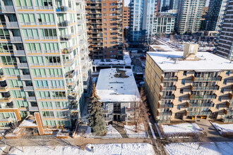 612 14th Ave SW in Calgary, AB - Building Photo - Building Photo