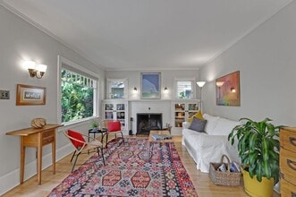 1351 SE Flavel St in Portland, OR - Building Photo - Building Photo