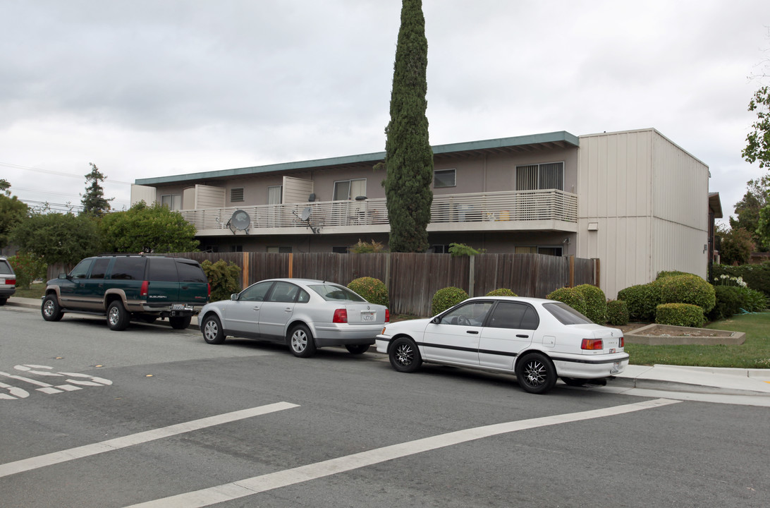 1528 S Claremont St in San Mateo, CA - Foto de edificio