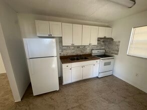 5931 Crestmont St, Unit A in Clearwater, FL - Building Photo - Building Photo