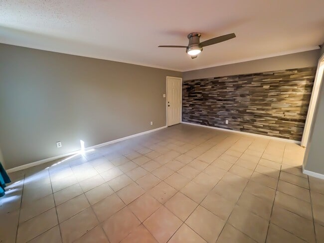 6165 Coolidge Blvd in Groves, TX - Foto de edificio - Building Photo