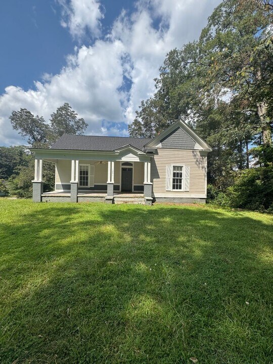 1201 Fifth Ave in West Point, GA - Building Photo