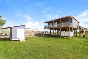 724 17th St in San Leon, TX - Building Photo