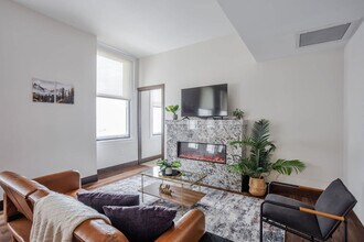 9-JAN-JAN E 4th St in Cincinnati, OH - Building Photo - Building Photo