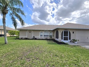 300 SE 27th St in Cape Coral, FL - Building Photo - Building Photo