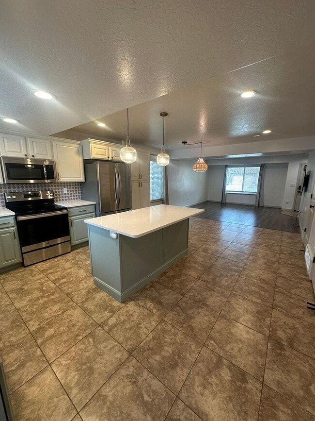 1584 Sandalwood Dr in South Weber, UT - Building Photo - Building Photo