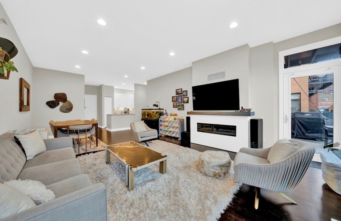 550 W Fulton St, Unit 403 in Chicago, IL - Foto de edificio