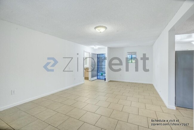 4506 Saugus Ave in Los Angeles, CA - Foto de edificio - Building Photo